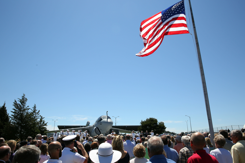 Illustration for article titled The Navy Has Retired The EA-6B Prowler After 45 Years Of Service